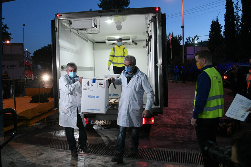 Επιχείρηση Ελευθερία: «Ξεκινούν οι εμβολιασμοί για να πάρουμε τη ζωή μας πίσω» 