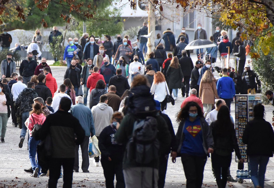 Πλήθος κόσμου ξεχύθηκε στους δρόμους - Φωτογραφίες