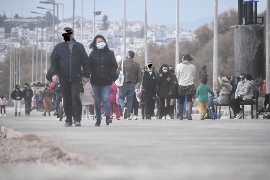 Πλήθος κόσμου ξεχύθηκε στους δρόμους - Φωτογραφίες