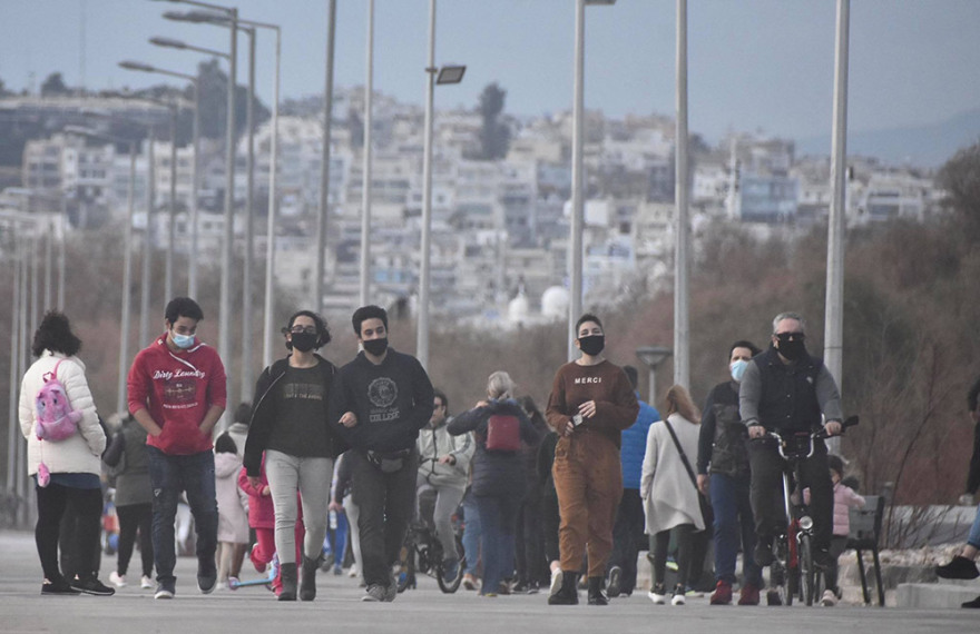 Πλήθος κόσμου ξεχύθηκε στους δρόμους - Φωτογραφίες