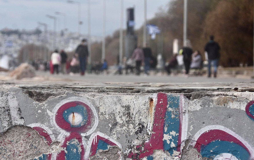 Πλήθος κόσμου ξεχύθηκε στους δρόμους - Φωτογραφίες