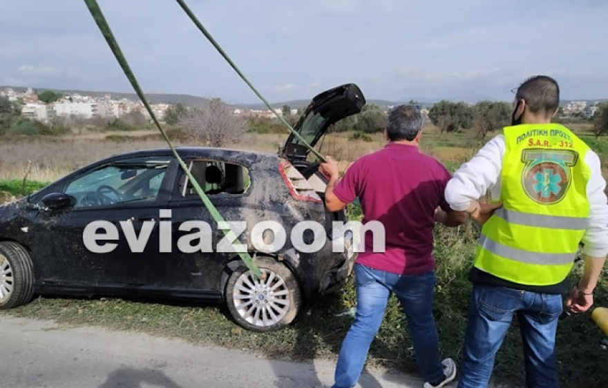 Αλιβέρι: Αυτοκίνητο έπεσε στο ποτάμι - Γλίτωσε από θαύμα ο 27χρονος οδηγός