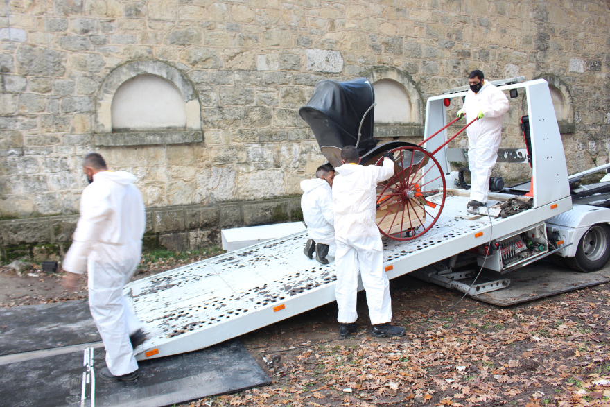 Τατόι: Μεταφέρθηκαν από τους στάβλους οι υπερπολυτελείς βασιλικές άμαξες – Δείτε βίντεο και εικόνες 