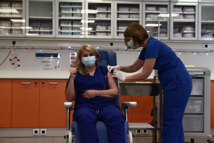 Κορωνοϊός: Η Ελλάδα εμβολιάζεται - Ανοίγει «παράθυρο ελπίδας» στη μάχη κατά της πανδημίας