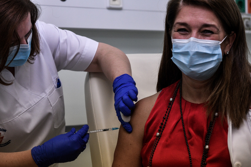 Κορωνοϊός: Η Ελλάδα εμβολιάζεται - Ανοίγει «παράθυρο ελπίδας» στη μάχη κατά της πανδημίας