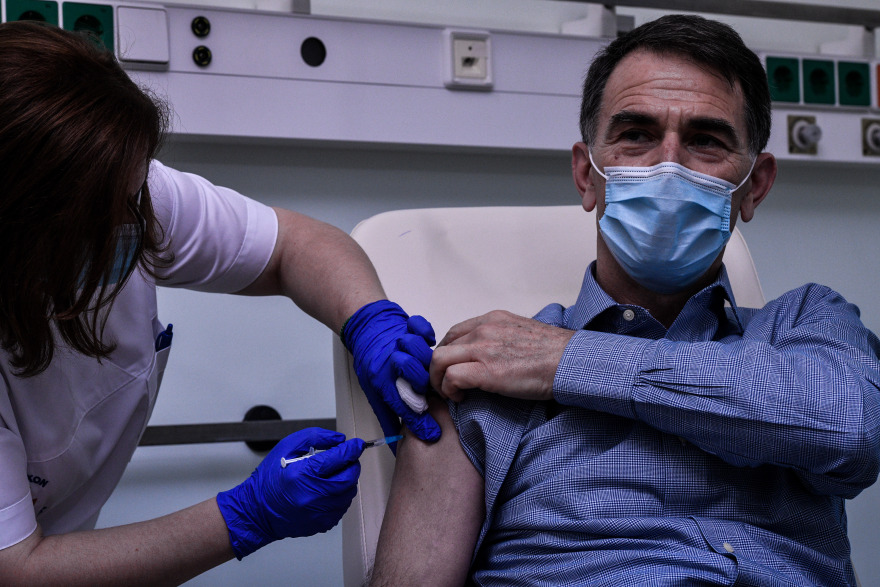 Κορωνοϊός: Η Ελλάδα εμβολιάζεται - Ανοίγει «παράθυρο ελπίδας» στη μάχη κατά της πανδημίας