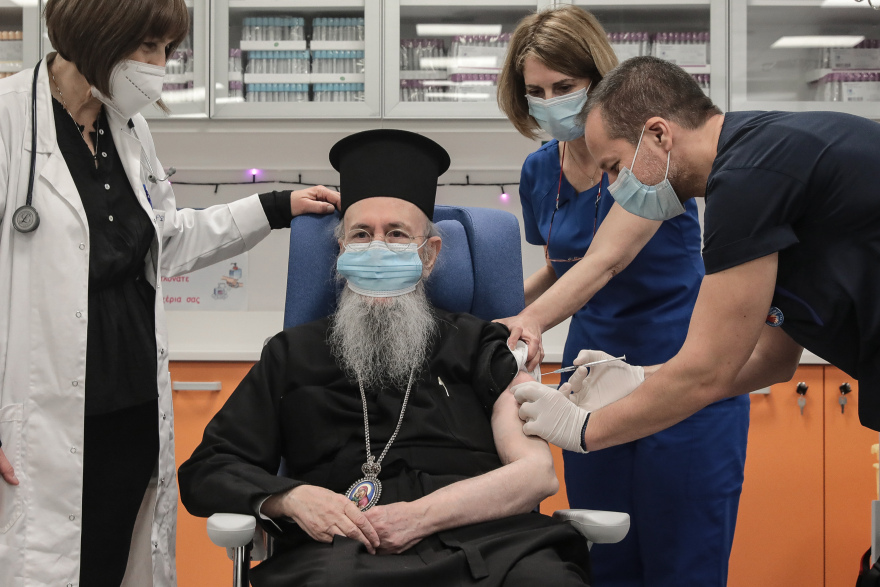 Κορωνοϊός: Η Ελλάδα εμβολιάζεται - Ανοίγει «παράθυρο ελπίδας» στη μάχη κατά της πανδημίας