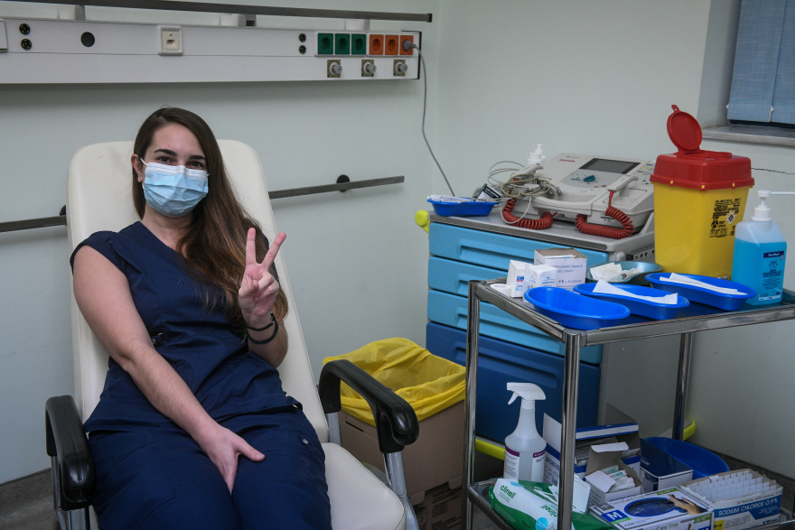 Κορωνοϊός: Η Ελλάδα εμβολιάζεται - Ανοίγει «παράθυρο ελπίδας» στη μάχη κατά της πανδημίας