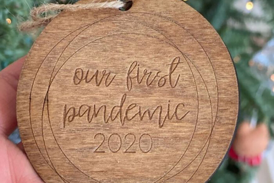 Τζένιφερ Άνιστον: Κρέμασε την πανδημία... στολίδι στο δέντρο της