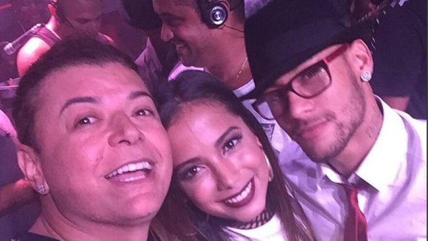 «Σάλος» με το κορωνο... πάρτι του Νεϊμάρ: Μοντέλα και σέξι influencers ανάμεσα στους 500 καλεσμένους