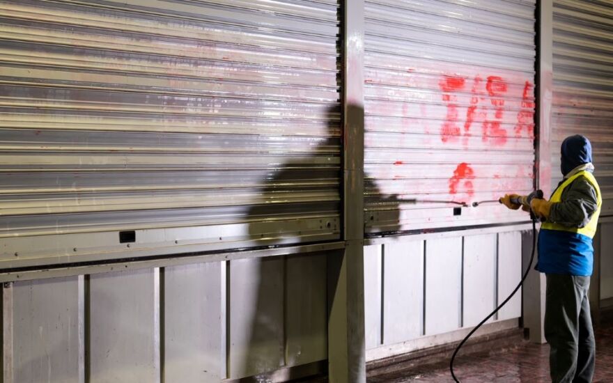 Ερμού: Μεγάλη αντιγκράφιτι παρέμβαση από τον Δήμο Αθηναίων - Δείτε φωτογραφίες