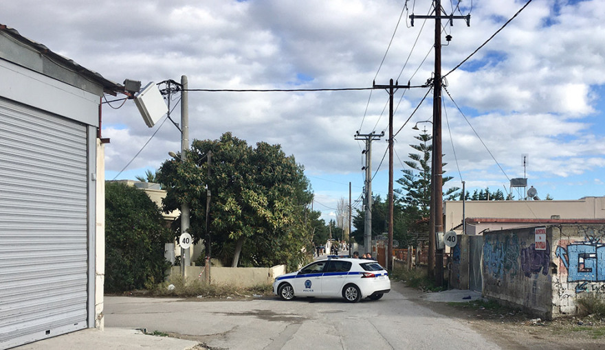 Μέγαρα: Εφοδος των ΕΚΑΜ στον καταυλισμό των Ρομά