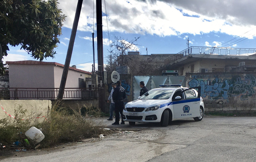 Μέγαρα: Εφοδος των ΕΚΑΜ στον καταυλισμό των Ρομά