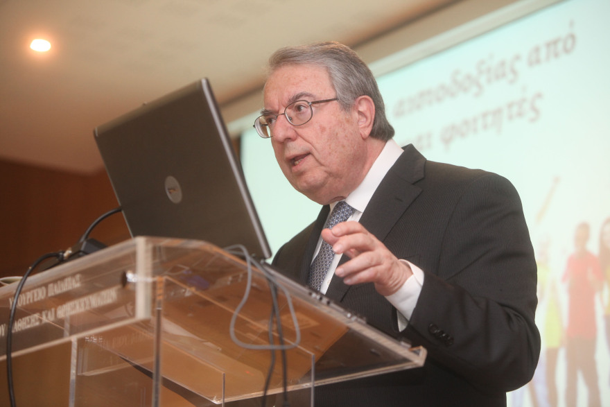 Γιώργος Μπαμπινιώτης: Ο εθνικός μας γλωσσολόγος