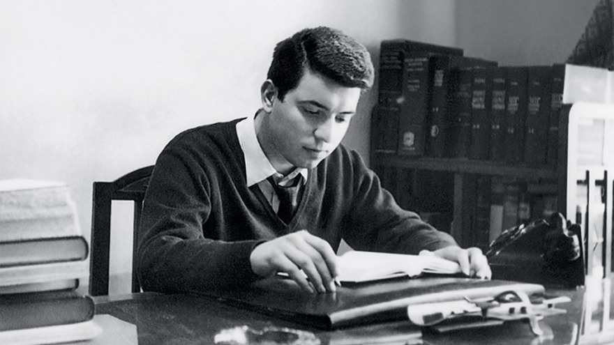 Γιώργος Μπαμπινιώτης: Ο εθνικός μας γλωσσολόγος