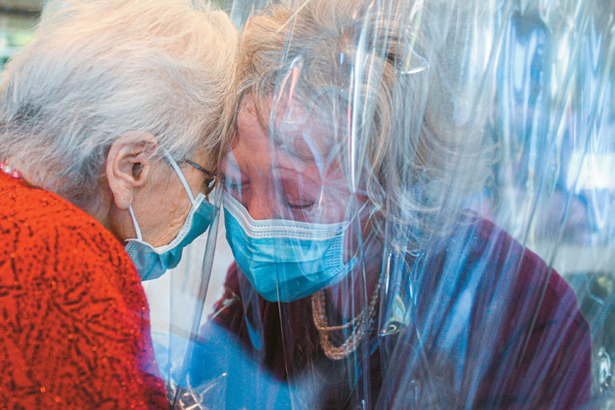 Τα 16 φωτογραφικά «κλικ» και οι ιστορίες που σημάδεψαν το  2020 