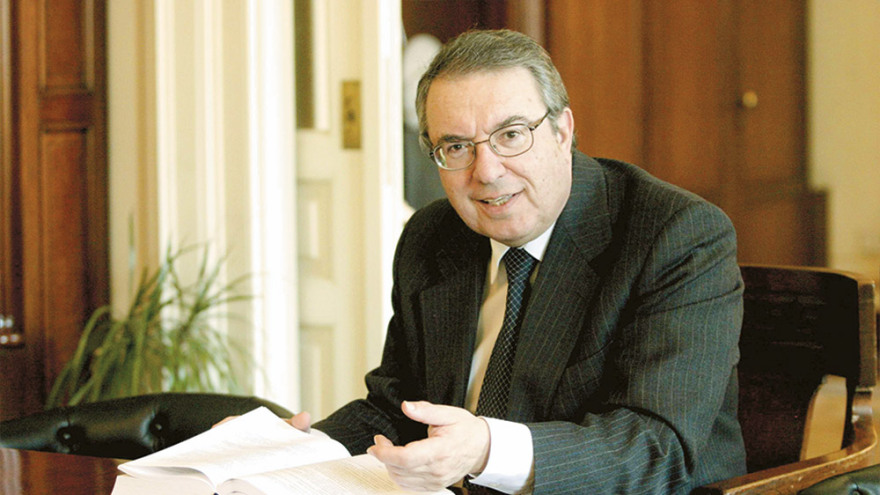 Γιώργος Μπαμπινιώτης: Ο εθνικός μας γλωσσολόγος