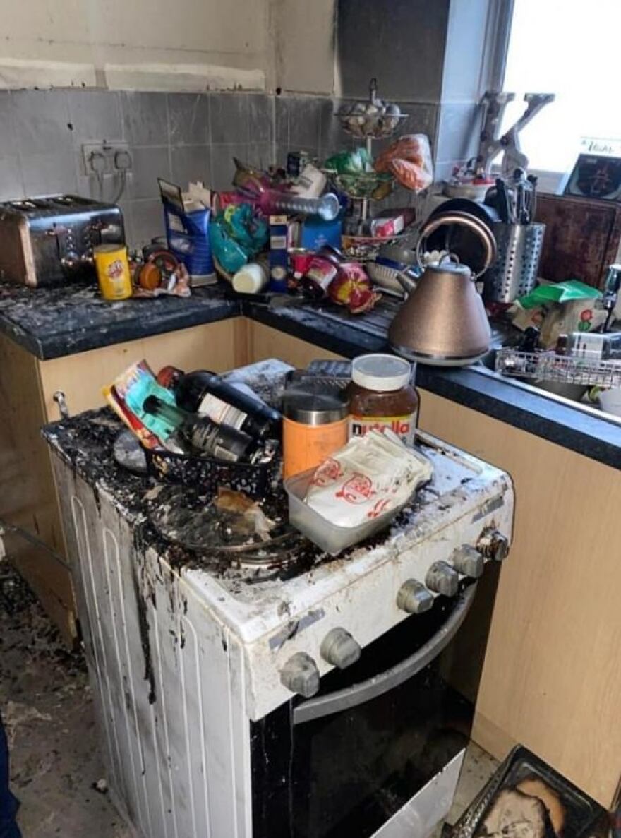 Η πιο άτυχη γυναίκα του 2020: Πέθανε ο πατέρας της από κορωνοϊό, απολύθηκε, της κάηκε το σπίτι και έμεινε άστεγη