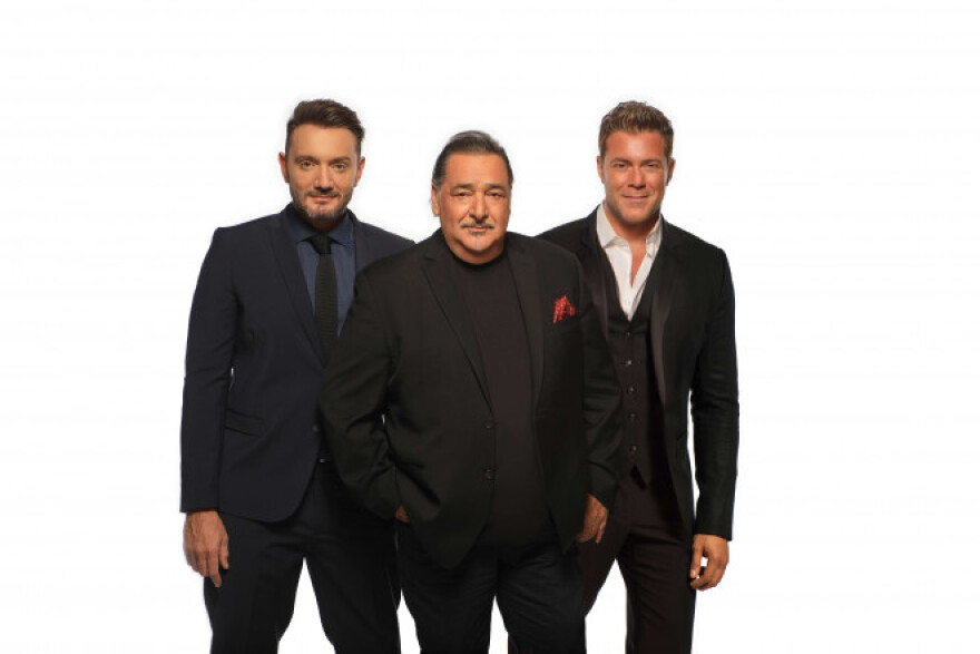 ΤV: Ρεβεγιόν Πρωτοχρονιάς (οπωσδήποτε) στο σπίτι μπροστά στην οθόνη