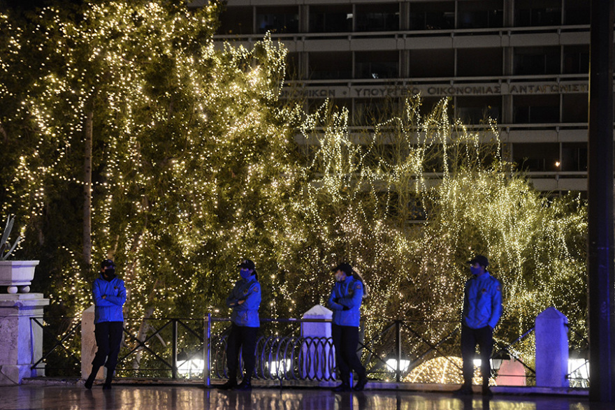 Η πιο παράξενη Πρωτοχρονιά - Έρημη πόλη η Αθήνα