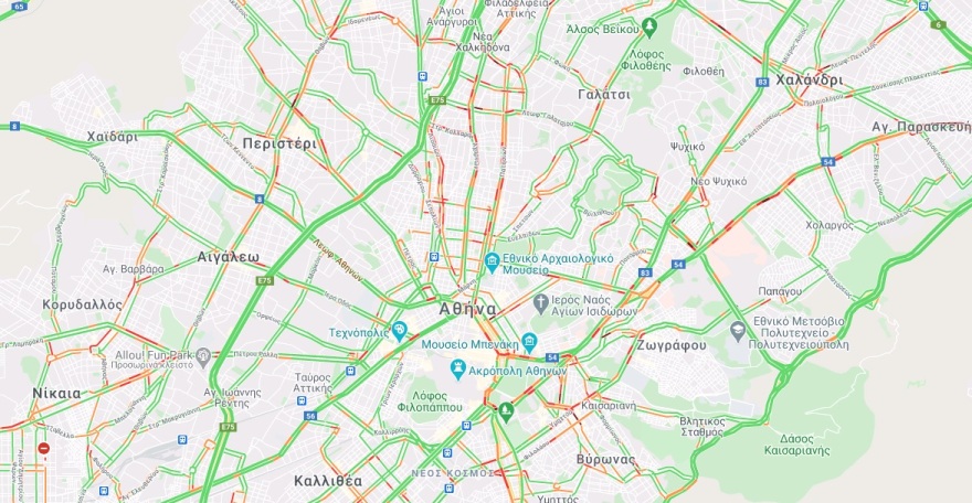 Παραμονή Πρωτοχρονιάς: Τρέχουν για τα τελευταία ψώνια - Αυξημένη η κίνηση σε Αθήνα και Θεσσαλονίκη