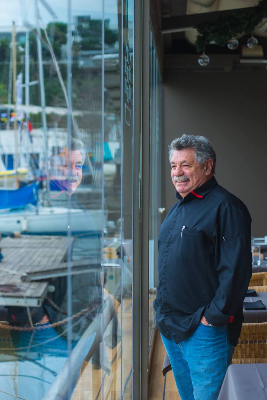 Μια Παραμονή Πρωτοχρονιάς στα βαπόρια με τον Λευτέρη Λαζάρου