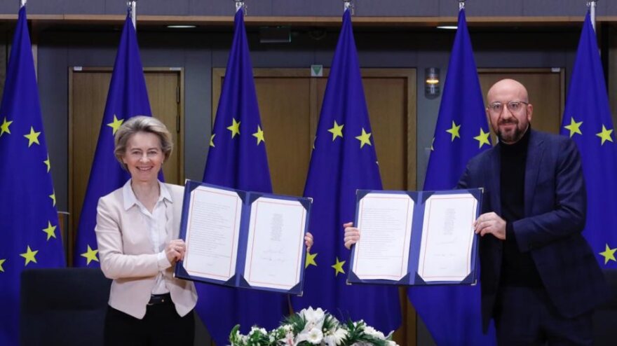 Επισήμως Brexit: Ψηφίστηκε η συμφωνία με την Ευρωπαϊκή Ένωση – Σε ισχύ από σήμερα στις 11 το βράδυ