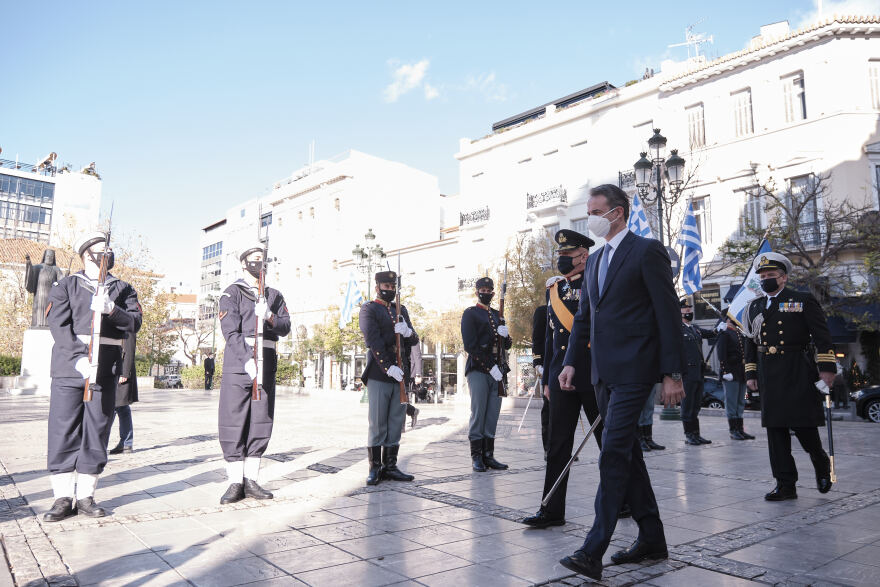 Μητσοτάκης και Σακελλαροπούλου παρακολούθησαν την πρωτοχρονιάτικη δοξολογία στη Μητρόπολη Αθηνών