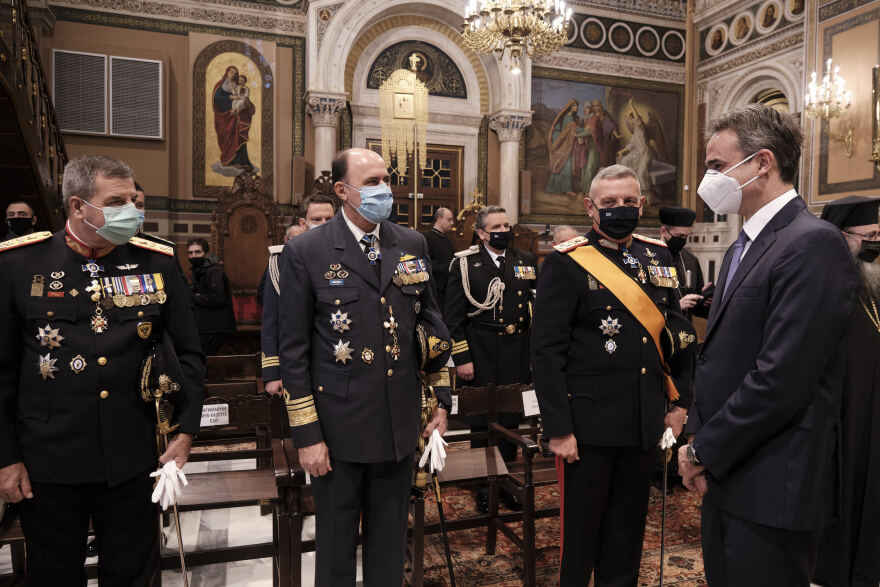 Μητσοτάκης και Σακελλαροπούλου παρακολούθησαν την πρωτοχρονιάτικη δοξολογία στη Μητρόπολη Αθηνών