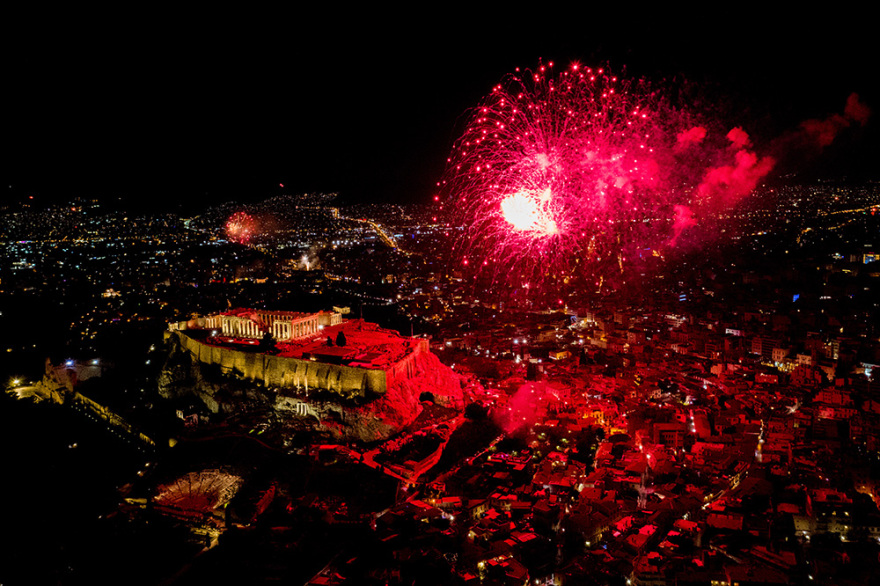 Κορωνοϊός: Ο πλανήτης γιόρτασε ήσυχα την έλευση του νέου έτους
