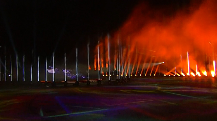 Με ένα φαντασμαγορικό θέαμα η Αθήνα υποδέχτηκε το 2021