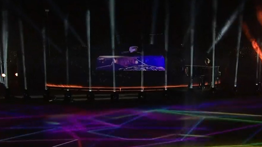 Με ένα φαντασμαγορικό θέαμα η Αθήνα υποδέχτηκε το 2021