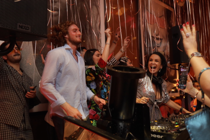 Στέφανος Τσιτσιπάς: Το πριβέ ξεφάντωμά του στο «ελεύθερο» Ντουμπάι - Δείτε αποκλειστικά βίντεο και φωτογραφίες