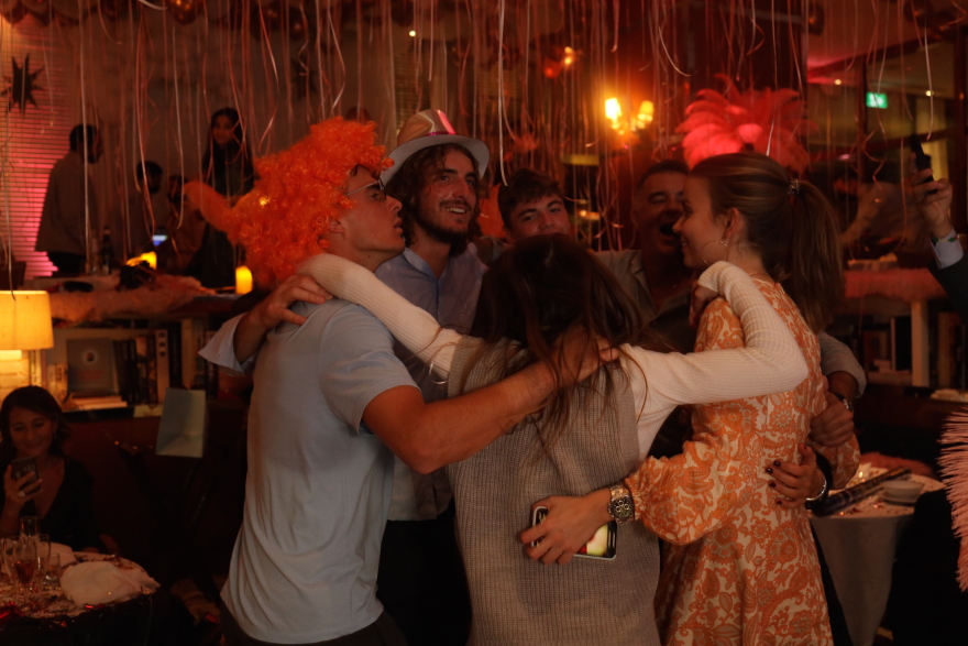 Στέφανος Τσιτσιπάς: Το πριβέ ξεφάντωμά του στο «ελεύθερο» Ντουμπάι - Δείτε αποκλειστικά βίντεο και φωτογραφίες