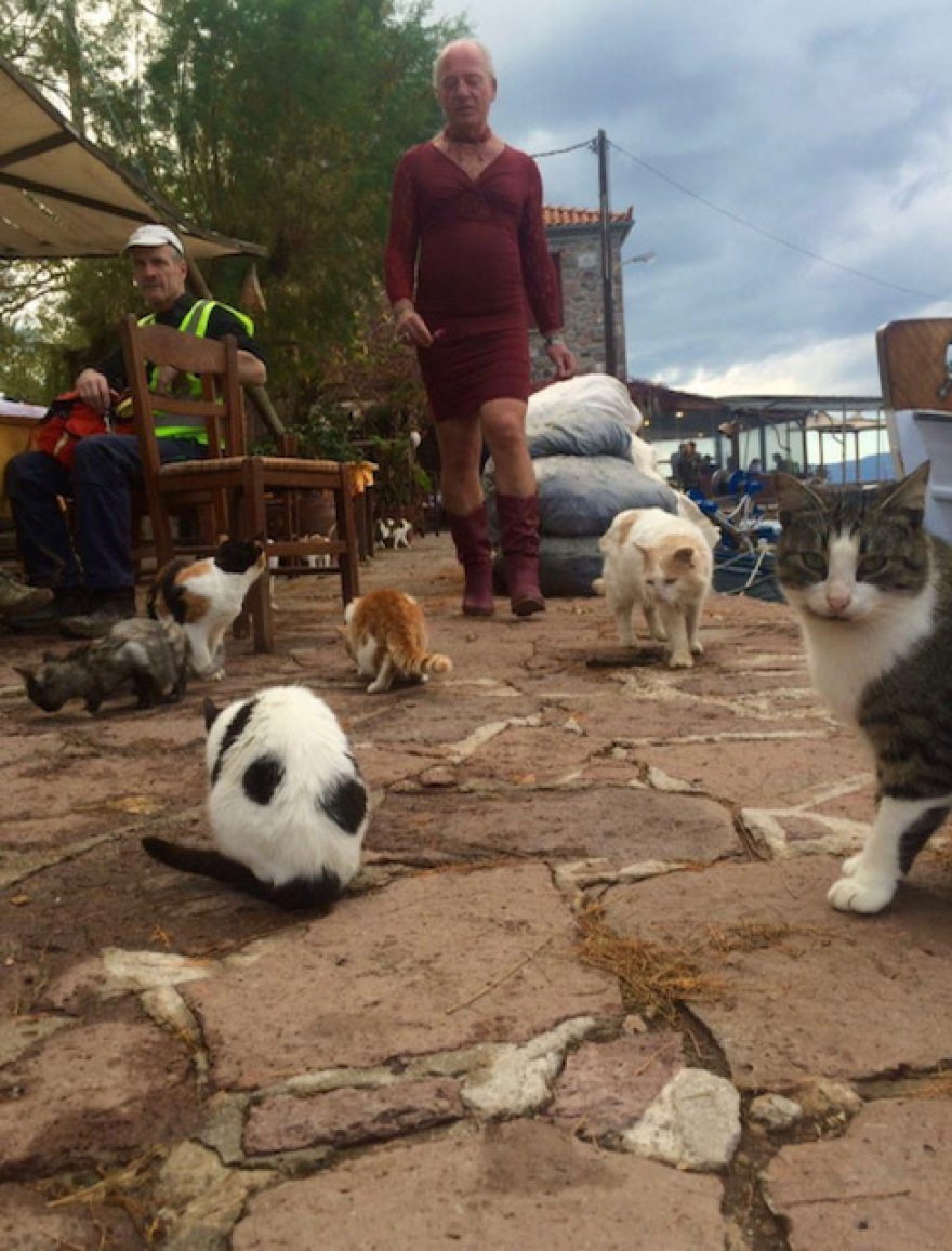  Η «Δήμητρα» της Λέσβου που χλευάζουν τα παιδιά της γειτονιάς της… 