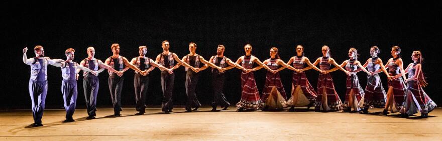 Βαγγέλης Παπαθανασίου: Όταν συνέθεσε το σάουντρακ της ελληνικής χορευτικής παράδοσης