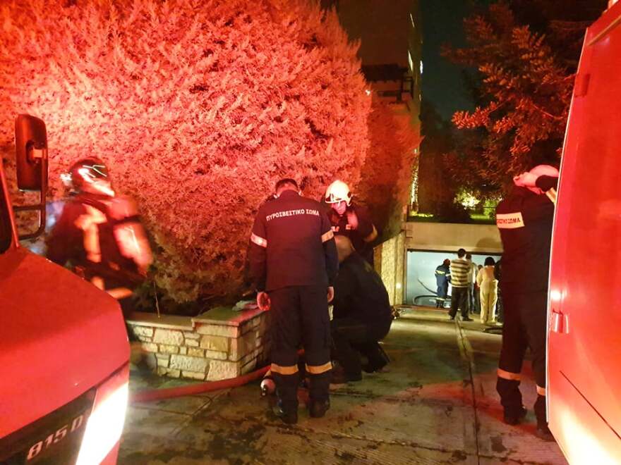 Φωτιά σε γκαράζ πολυκατοικίας στα Βριλήσσια - Ξεκίνησε από βραχυκύκλωμα σε αυτοκίνητο