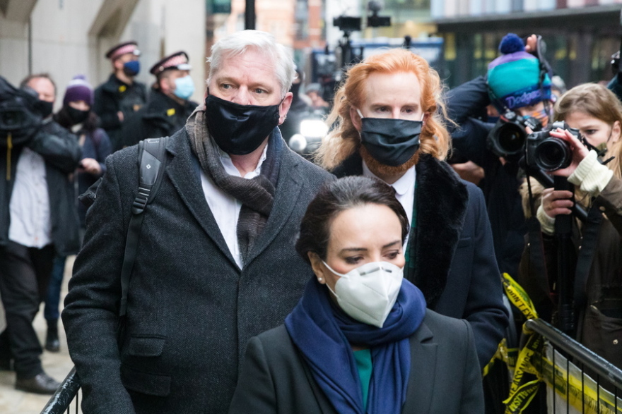 Ο Τζούλιαν Ασάνζ δεν μπορεί να εκδοθεί στις ΗΠΑ, αποφάσισαν Βρετανοί δικαστές