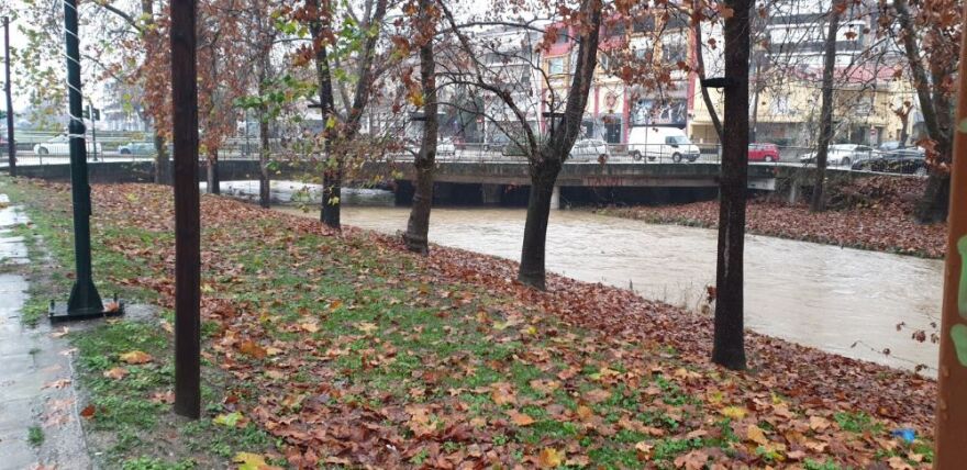 Κακοκαιρία: Προβλήματα σε Ήπειρο και Θεσσαλία – Ανέβηκε η στάθμη του νερού στον Ληθαίο