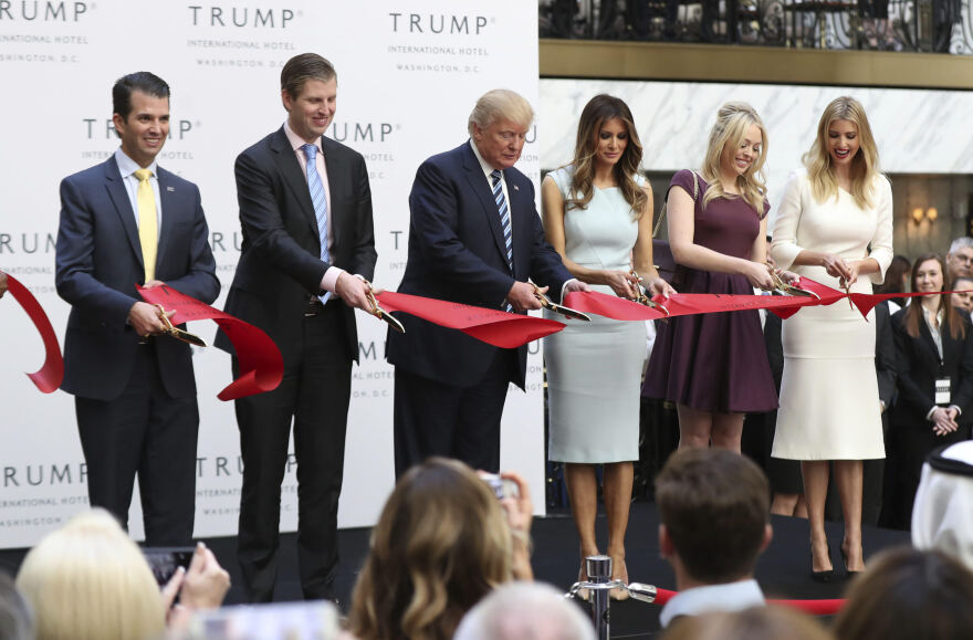 Απίστευτος Τραμπ: Πώς σκοπεύει να κερδίσει χρήμα από… την ορκωμοσία Μπάιντεν