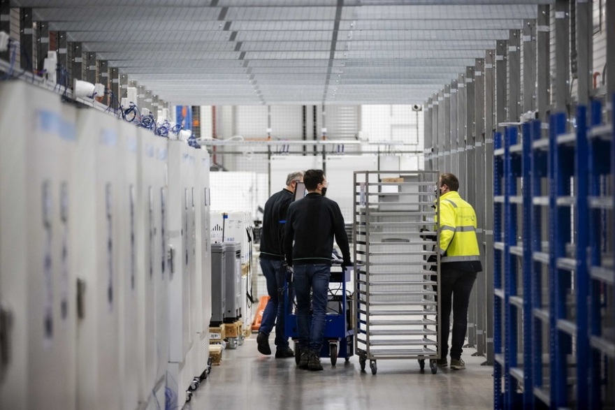 Κορωνοϊός: «Έπεσε έξω» η ΕΕ με τα εμβόλια