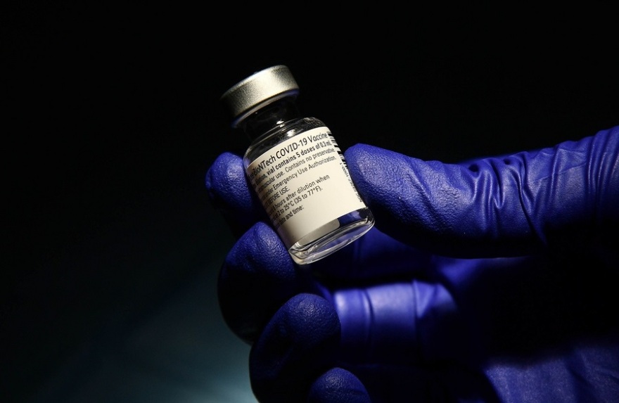 Κορωνοϊός: «Έπεσε έξω» η ΕΕ με τα εμβόλια