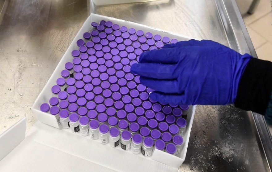 Κορωνοϊός: «Έπεσε έξω» η ΕΕ με τα εμβόλια