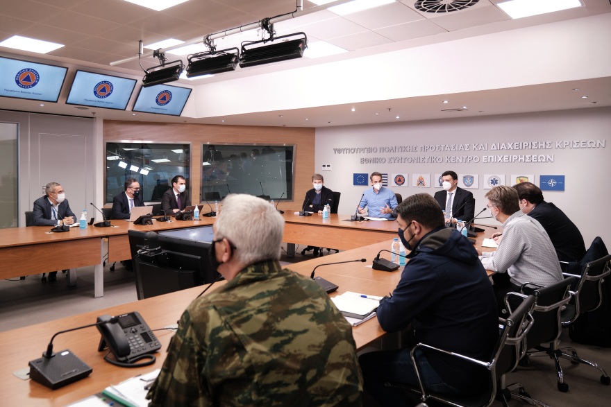 Ο Μητσοτάκης στη ΓΓ Πολιτικής Προστασίας: Μέχρι στιγμής έχουν γίνει πάνω από 16.000 εμβολιασμοί