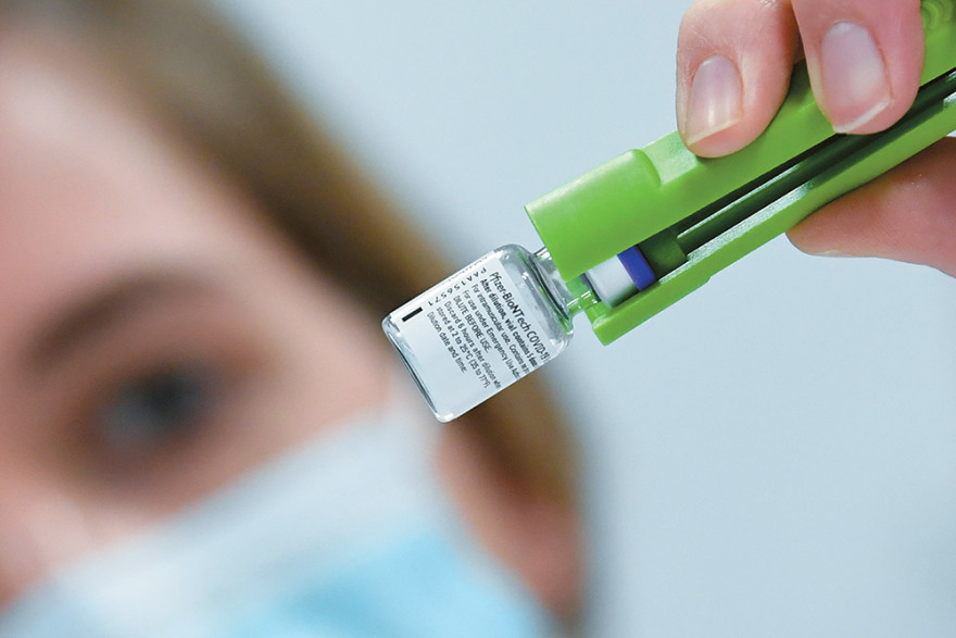 Κορωνοϊός: «Έπεσε έξω» η ΕΕ με τα εμβόλια