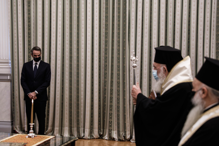 Μητσοτάκης σε Ιερώνυμο: Να αναλάβει η Εκκλησία τις ευθύνες της - Τι είπαν στο τετ α τετ 