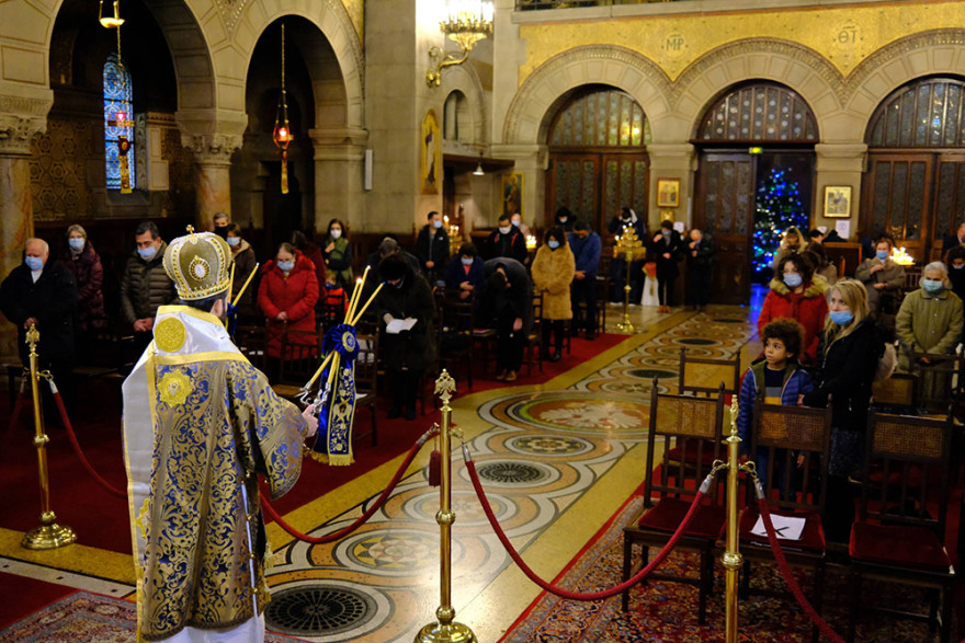 Φωτογραφίες: Πώς γιόρτασαν τα Θεοφάνια οι Έλληνες στο Παρίσι
