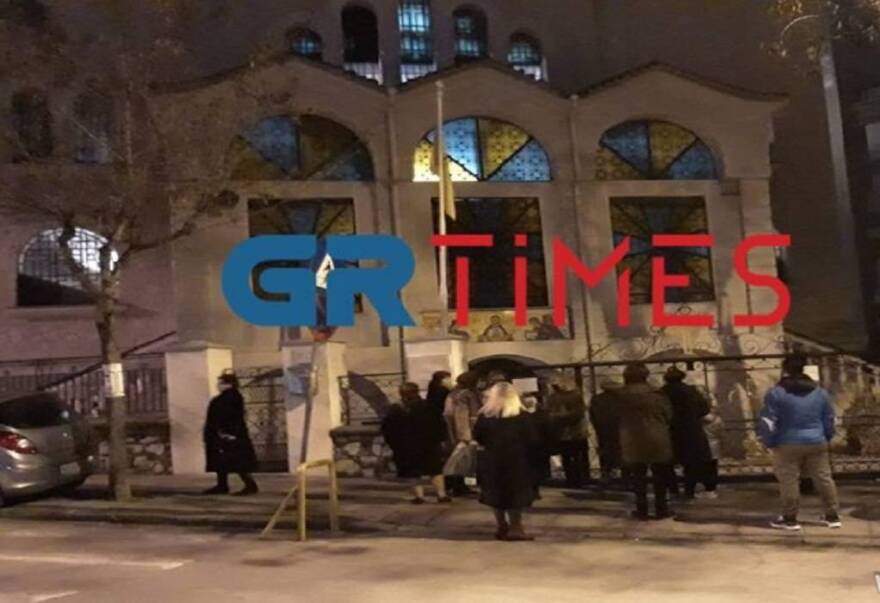 Θεοφάνεια - Θεσσαλονίκη: Από το ξημέρωμα στις εκκλησίες για τον αγιασμό