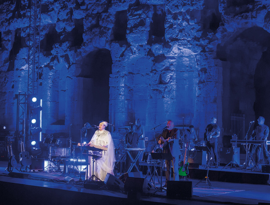 Μπρένταν Πέρι: Από τους Dead Can Dance στα ρεμπέτικα