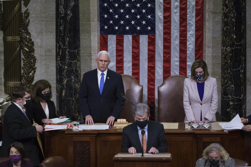 Εξαλλος με τον Τραμπ ο Πενς για την εισβολή στο Καπιτώλιο